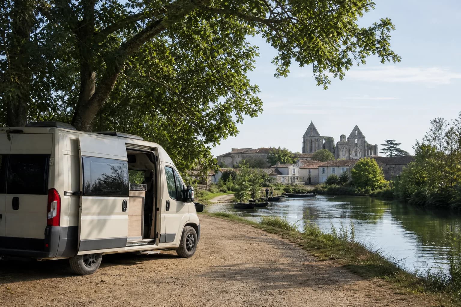 Marais poitevin et La Rochelle en van aménagé au départ de nantes